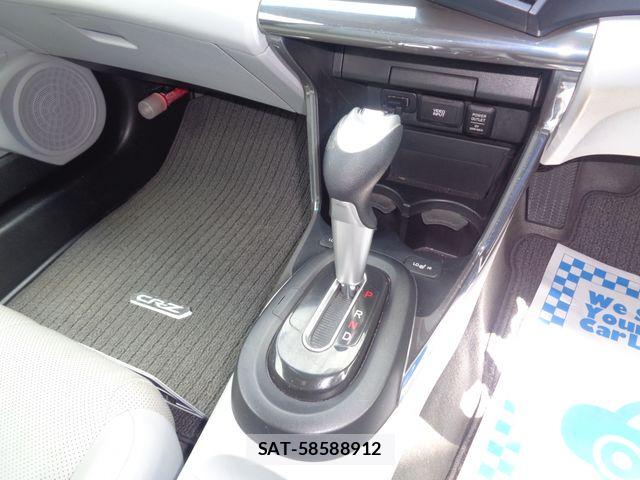 Honda CR-Z 2010-04 8685366-16