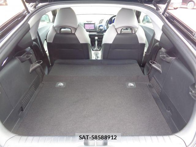 Honda CR-Z 2010-04 8685366-21