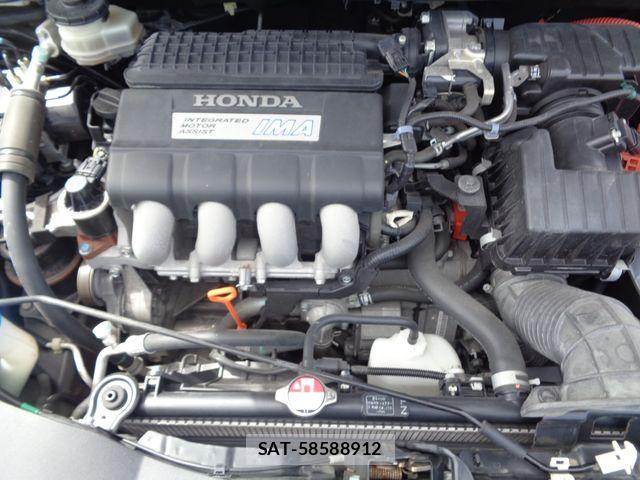 Honda CR-Z 2010-04 8685366-24