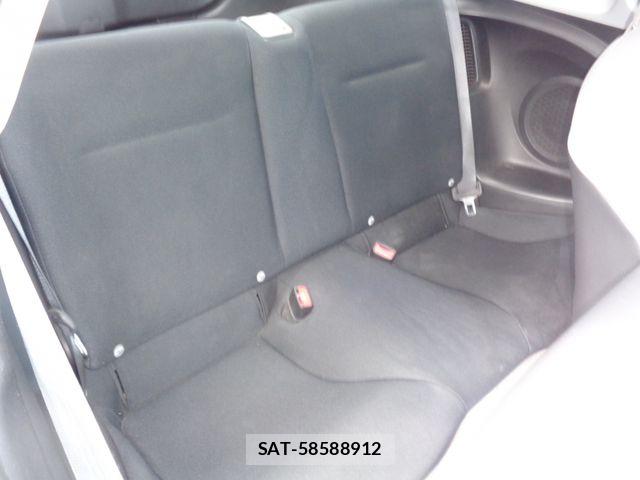 Honda CR-Z 2010-04 8685366-8