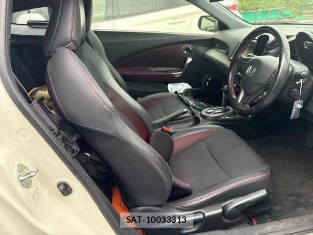 Honda CR-Z 2013-02 8741466-9