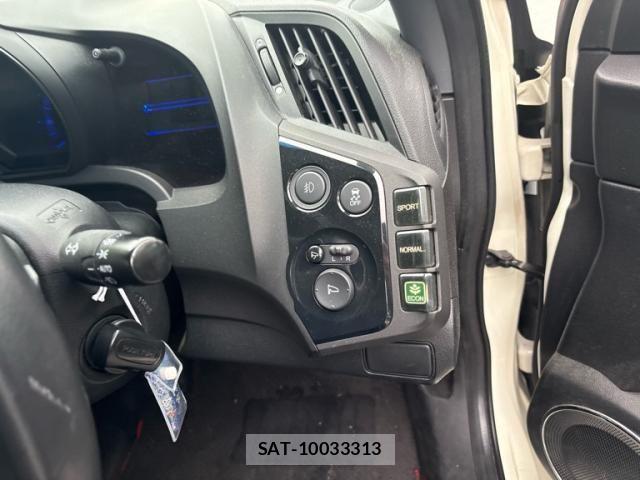 Honda CR-Z 2013-02 8741466-10
