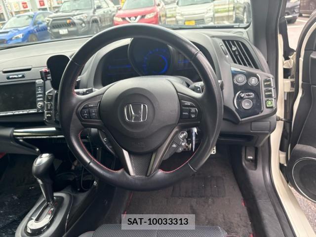 Honda CR-Z 2013-02 8741466-13