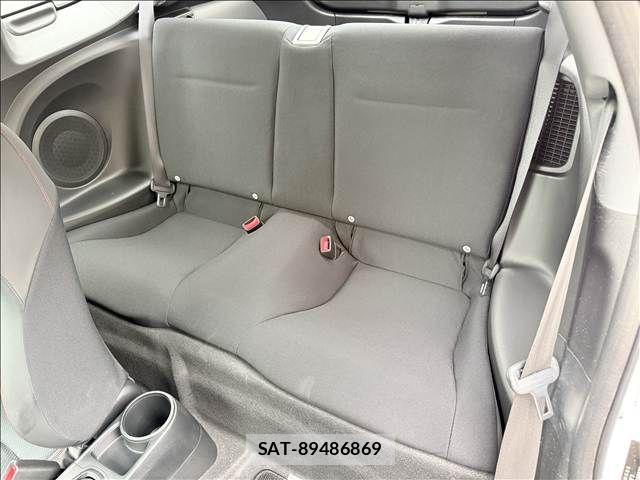 Honda CR-Z 2013-10 8828464-9