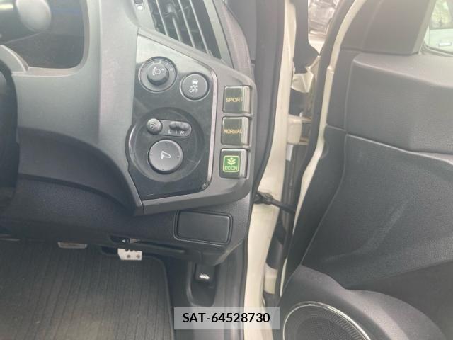 Honda CR-Z 2013-03 8870742-7