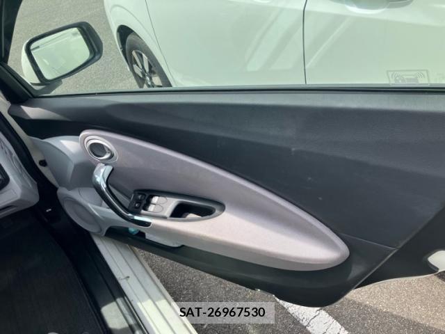 Honda CR-Z 2010-08 8879303-11