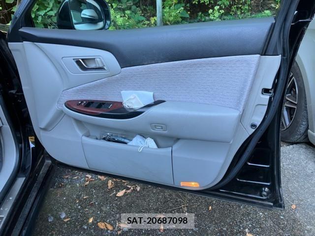 Toyota CROWN 2008-10 1386275-9