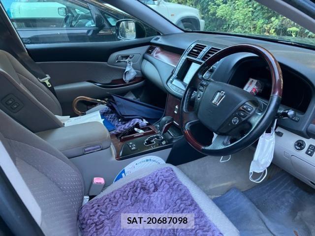 Toyota CROWN 2008-10 1386275-11