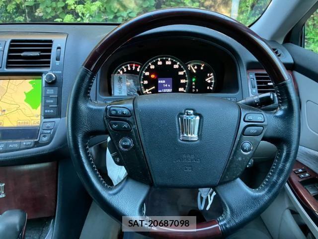Toyota CROWN 2008-10 1386275-17