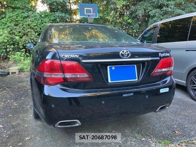 Toyota CROWN 2008-10 1386275-3