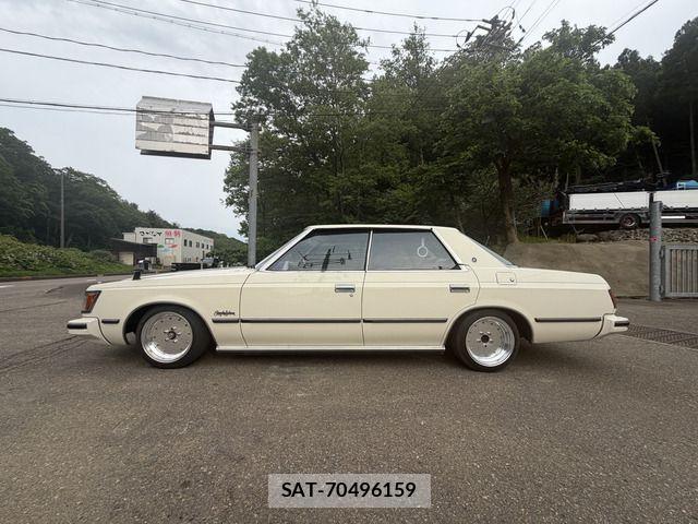Toyota CROWN 1982-07 7216494-11