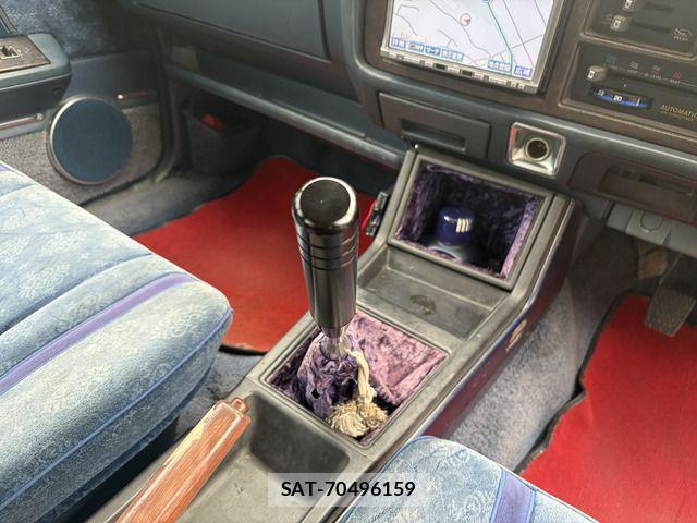 Toyota CROWN 1982-07 7216494-17