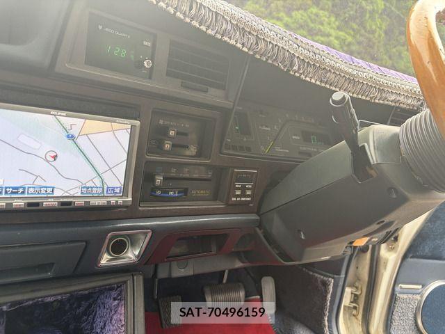Toyota CROWN 1982-07 7216494-18