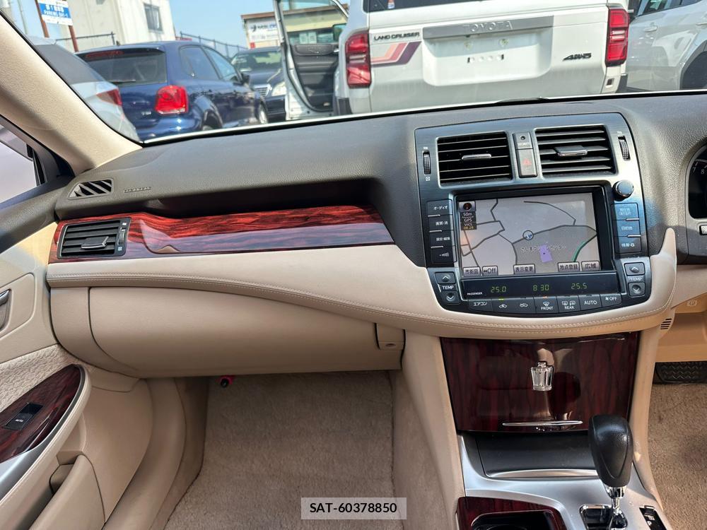 Toyota CROWN 2011-08 7499088-17