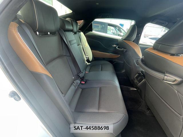 Toyota Crown Crossover 2022-12 1121630-11