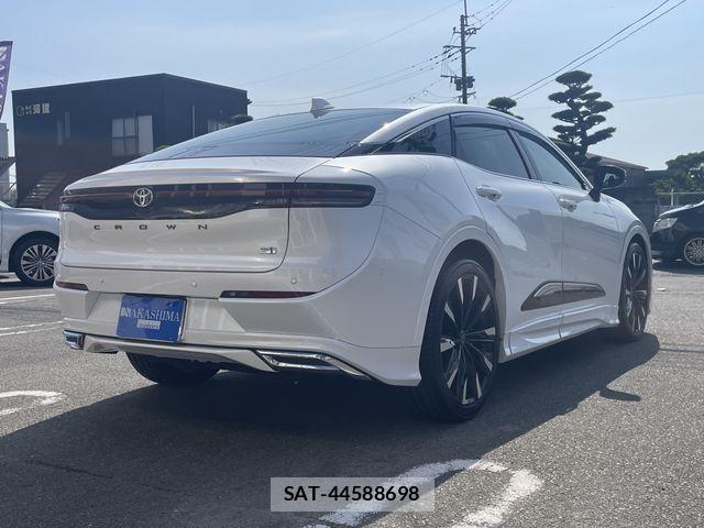 Toyota Crown Crossover 2022-12 1121630-7