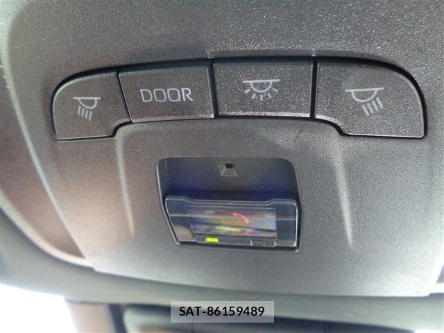 Toyota Crown Crossover 2022-12 2828284-18