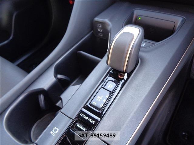 Toyota Crown Crossover 2022-12 2828284-23
