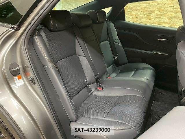 Toyota Crown Crossover 2022-10 3413908-5