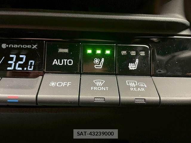 Toyota Crown Crossover 2022-10 3413908-8