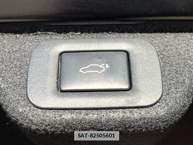 Toyota Crown Crossover 2023-10 3713723-7
