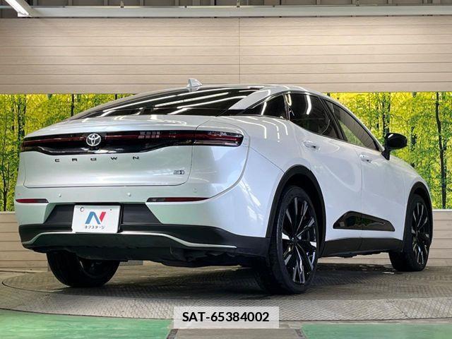 Toyota Crown Crossover 2023-10 4935683-16
