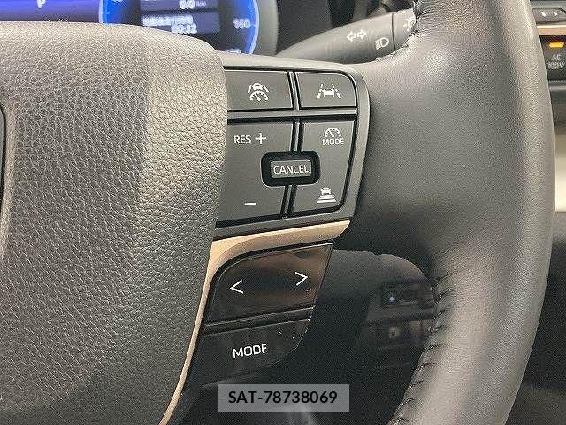 Toyota Crown Crossover 2022-12 6010575-7