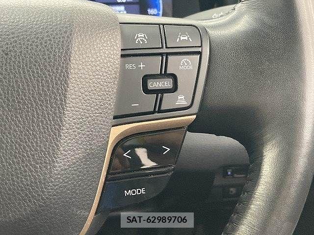 Toyota Crown Crossover 2023-04 6212886-8