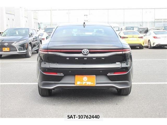 Toyota Crown Crossover 2022-12 6263600-11