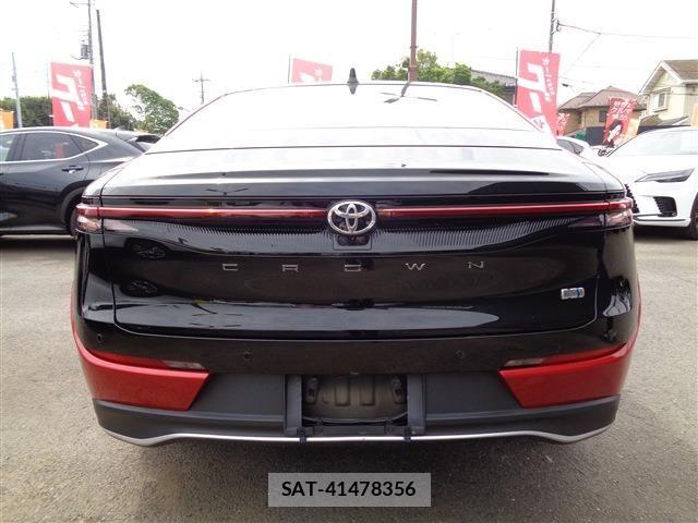 Toyota Crown Crossover 2023-11 6525845-6