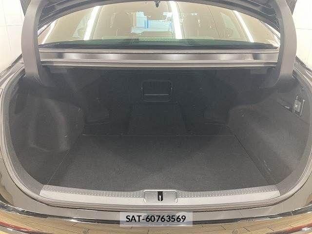 Toyota Crown Crossover 2023-01 6544540-12