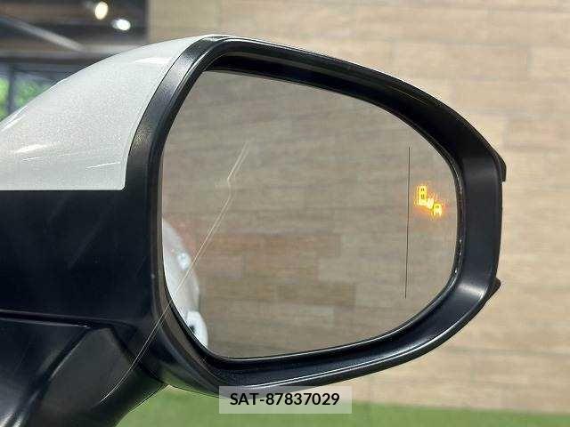 Toyota Crown Crossover 2024-04 6670948-5