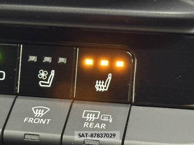 Toyota Crown Crossover 2024-04 6670948-6