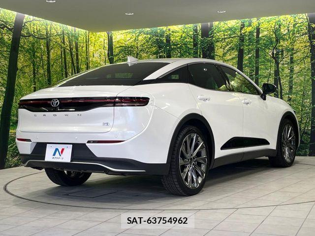 Toyota Crown Crossover 2023-03 6675467-17
