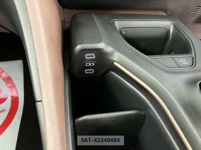 Toyota Crown Crossover 2023-03 6715897-15