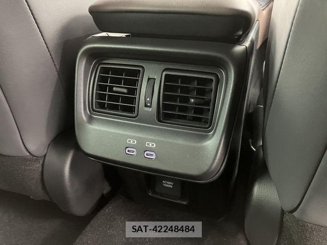 Toyota Crown Crossover 2023-03 6715897-17
