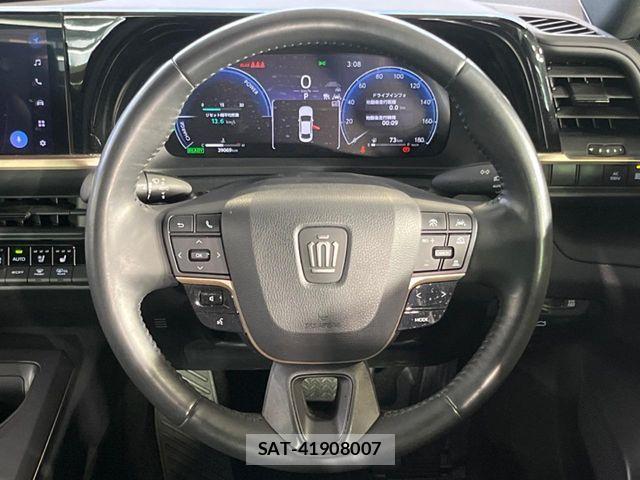Toyota Crown Crossover 2023-05 6751113-10