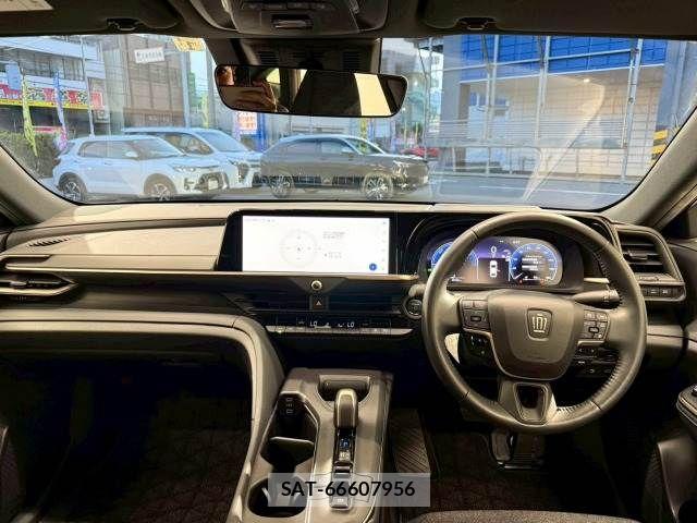 Toyota Crown Crossover 2023-01 6814360-2