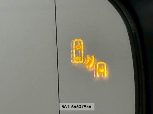 Toyota Crown Crossover 2023-01 6814360-6