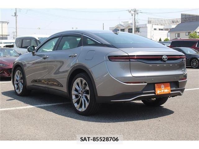 Toyota Crown Crossover 2022-12 6992724-5
