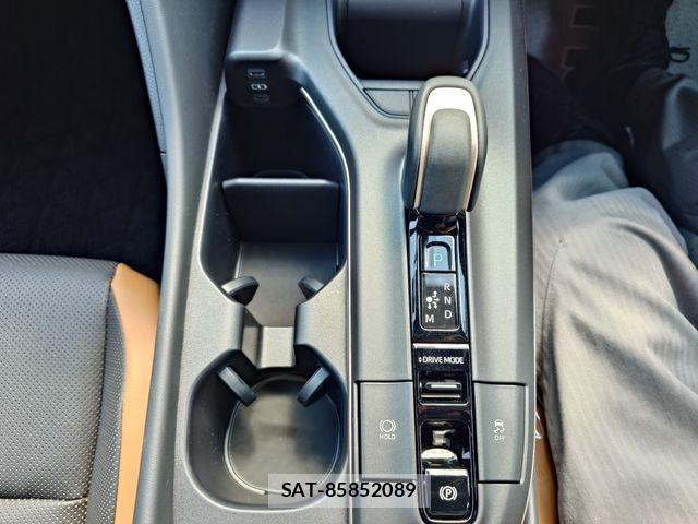 Toyota Crown Crossover 2024-02 6992720-17