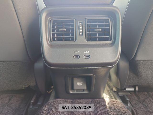 Toyota Crown Crossover 2024-02 6992720-22