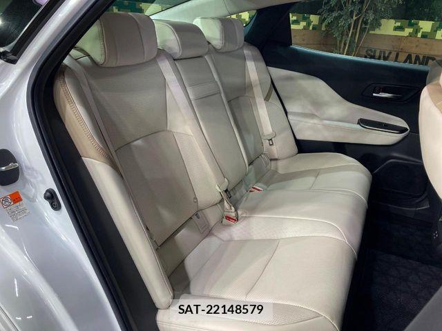 Toyota Crown Crossover 2023-06 7020234-9