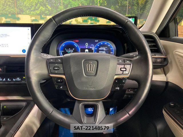 Toyota Crown Crossover 2023-06 7020234-7
