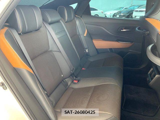 Toyota Crown Crossover 2023-02 7020233-8