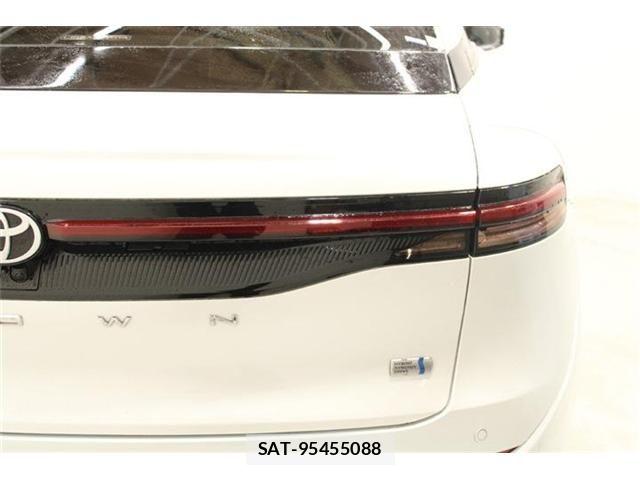 Toyota Crown Crossover 2023-12 7020242-17