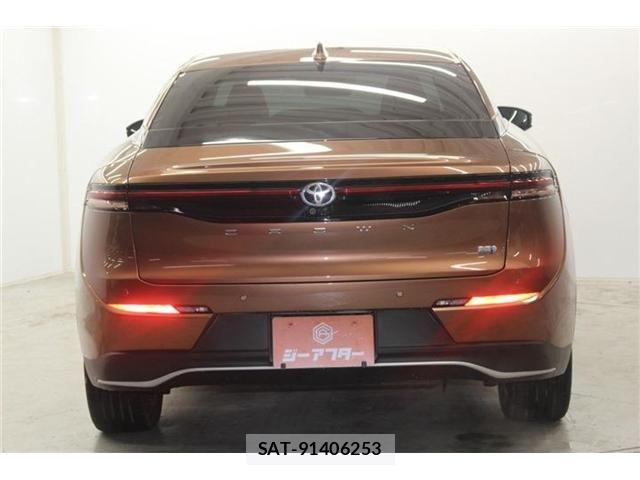 Toyota Crown Crossover 2023-04 7020241-5