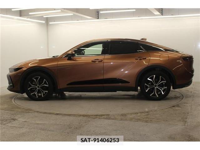 Toyota Crown Crossover 2023-04 7020241-7