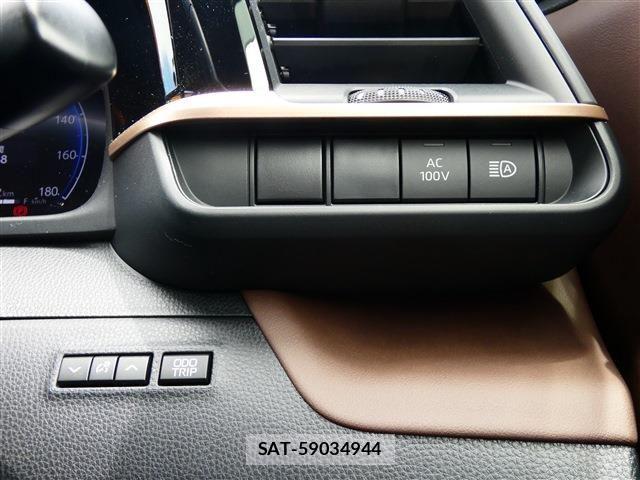 Toyota Crown Crossover 2023-04 7020236-14