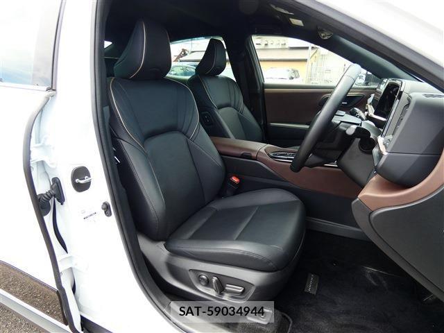 Toyota Crown Crossover 2023-04 7020236-18